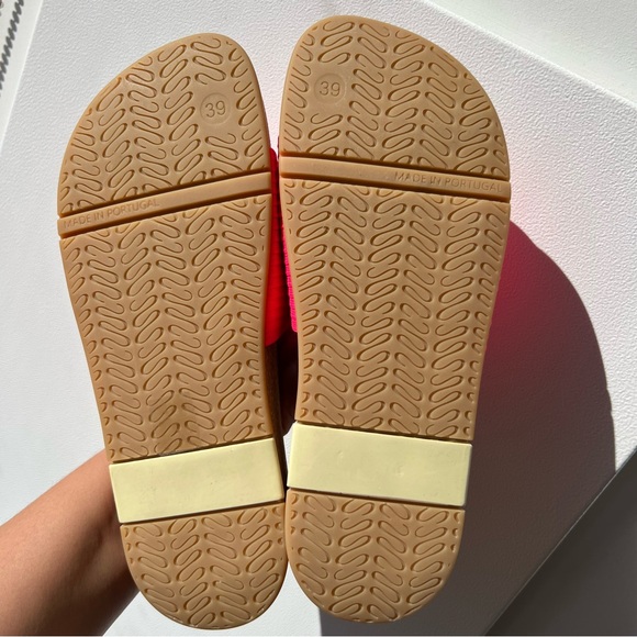 MESSAGE Bright Pink Slide Sandals - Picture 3 of 8